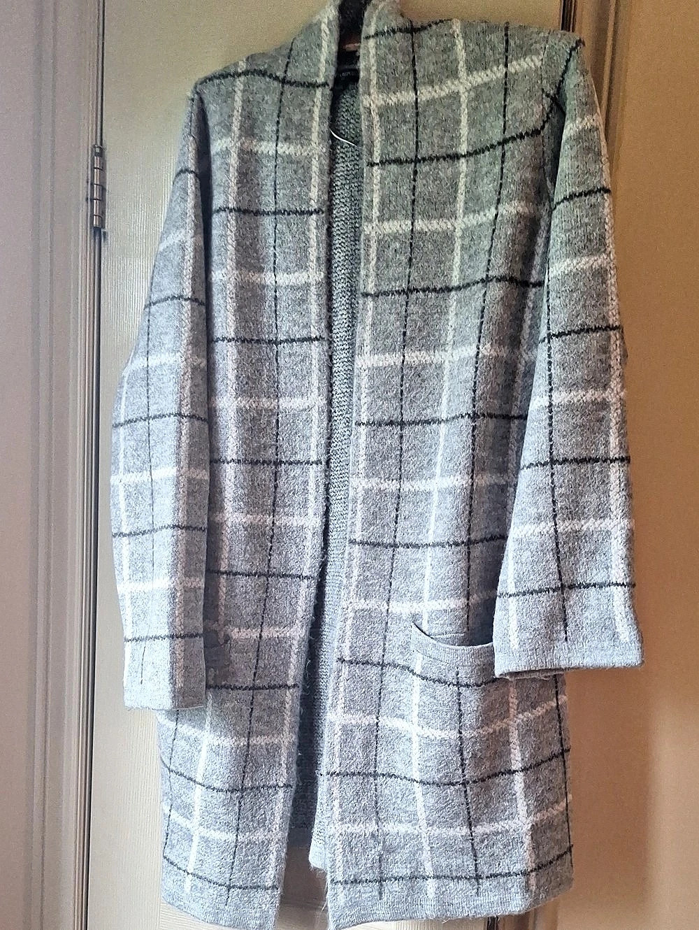 Banana Republic Plaid Coatigan/Cardigan in Gray & White Size Medium